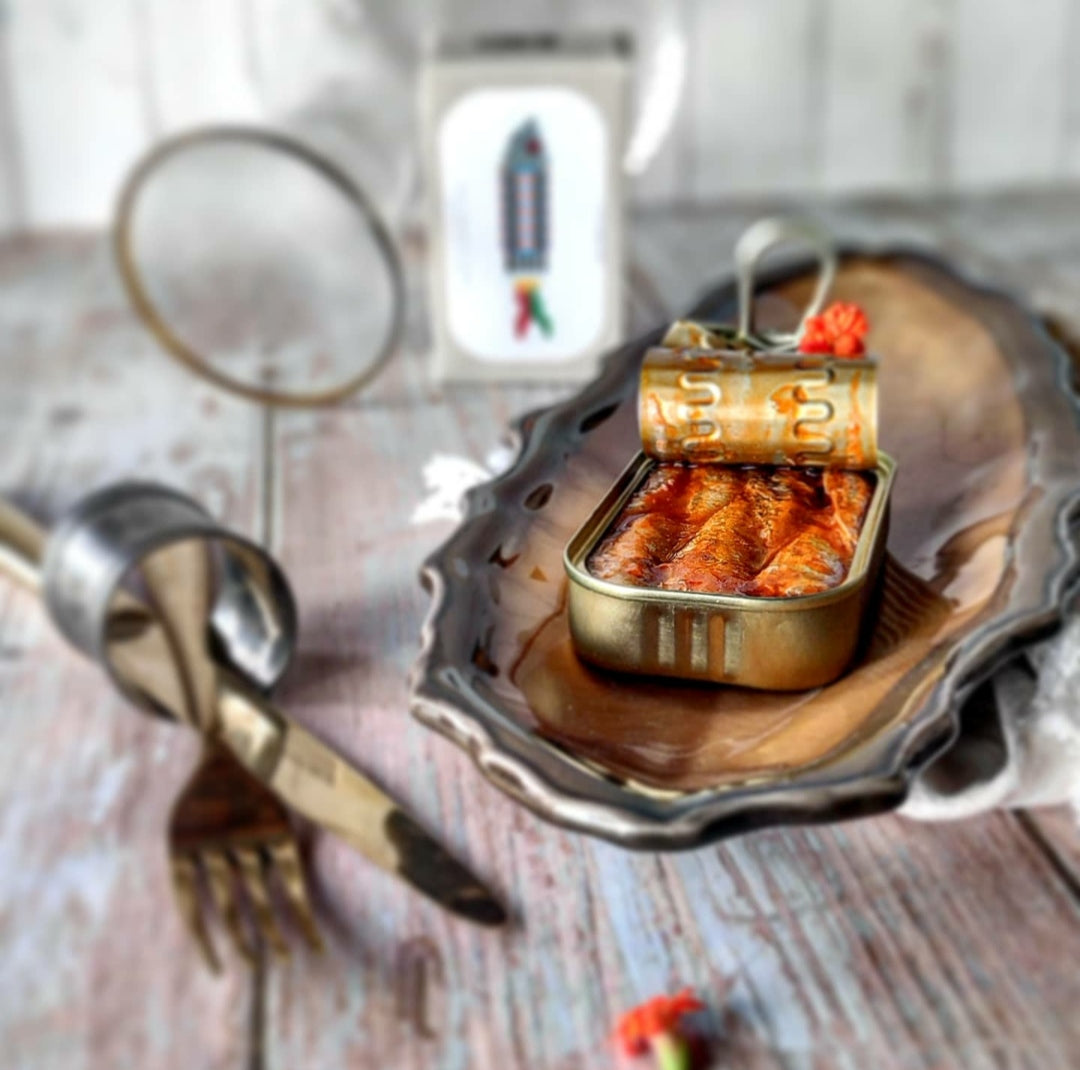 Mažosios sardinės pomidorų padaže